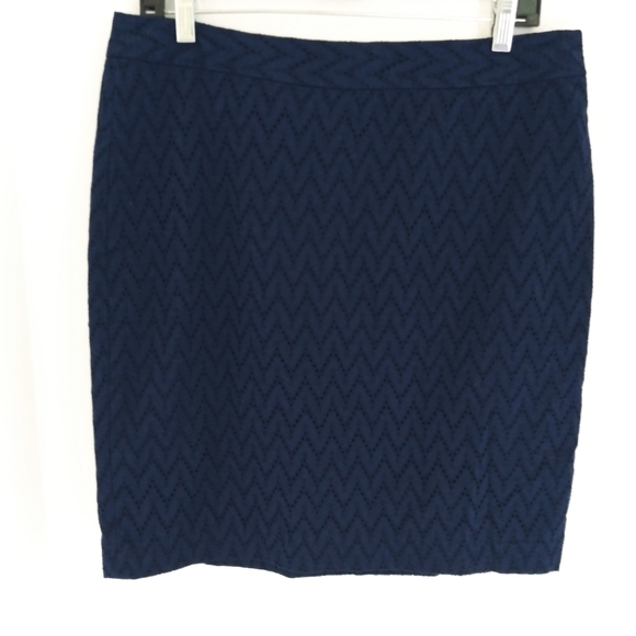 Banana Republic Dresses & Skirts - Banana Republic Lace Pencil Skirt